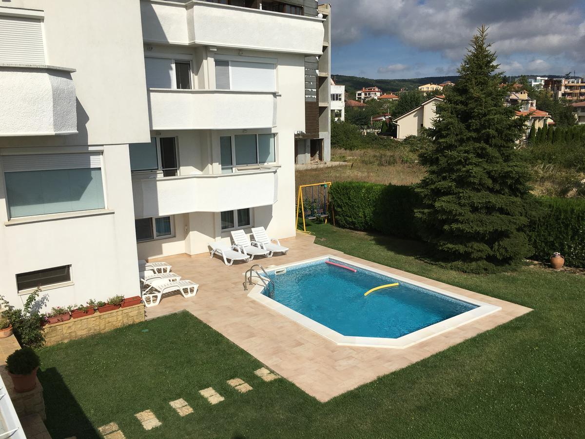 Kabakum Apartments Alen Mak Златни пясъци Екстериор снимка