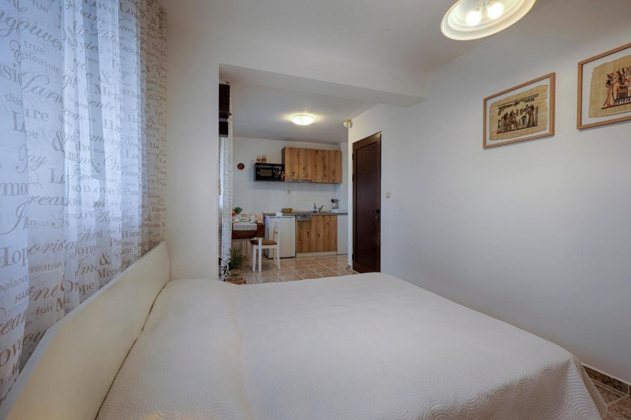 Kabakum Apartments Alen Mak Златни пясъци Екстериор снимка